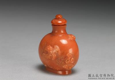 图片[2]-Coral snuff bottle with a bat-and-auspicious-clouds design, Qing dynasty, Qianlong reign (1736-1795)-China Archive